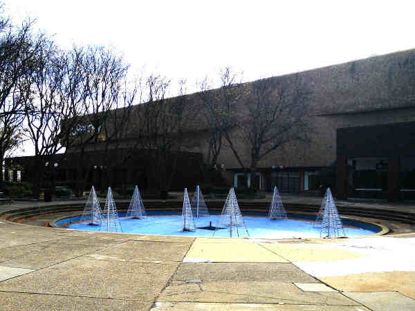 Oxford Valley graveya--er, Mall