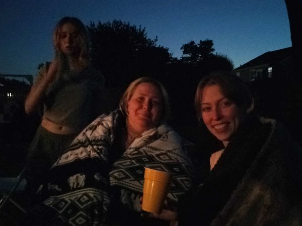 1 Party, 2 Parents, 3 Parcels, 4 Weeks in Putz-town